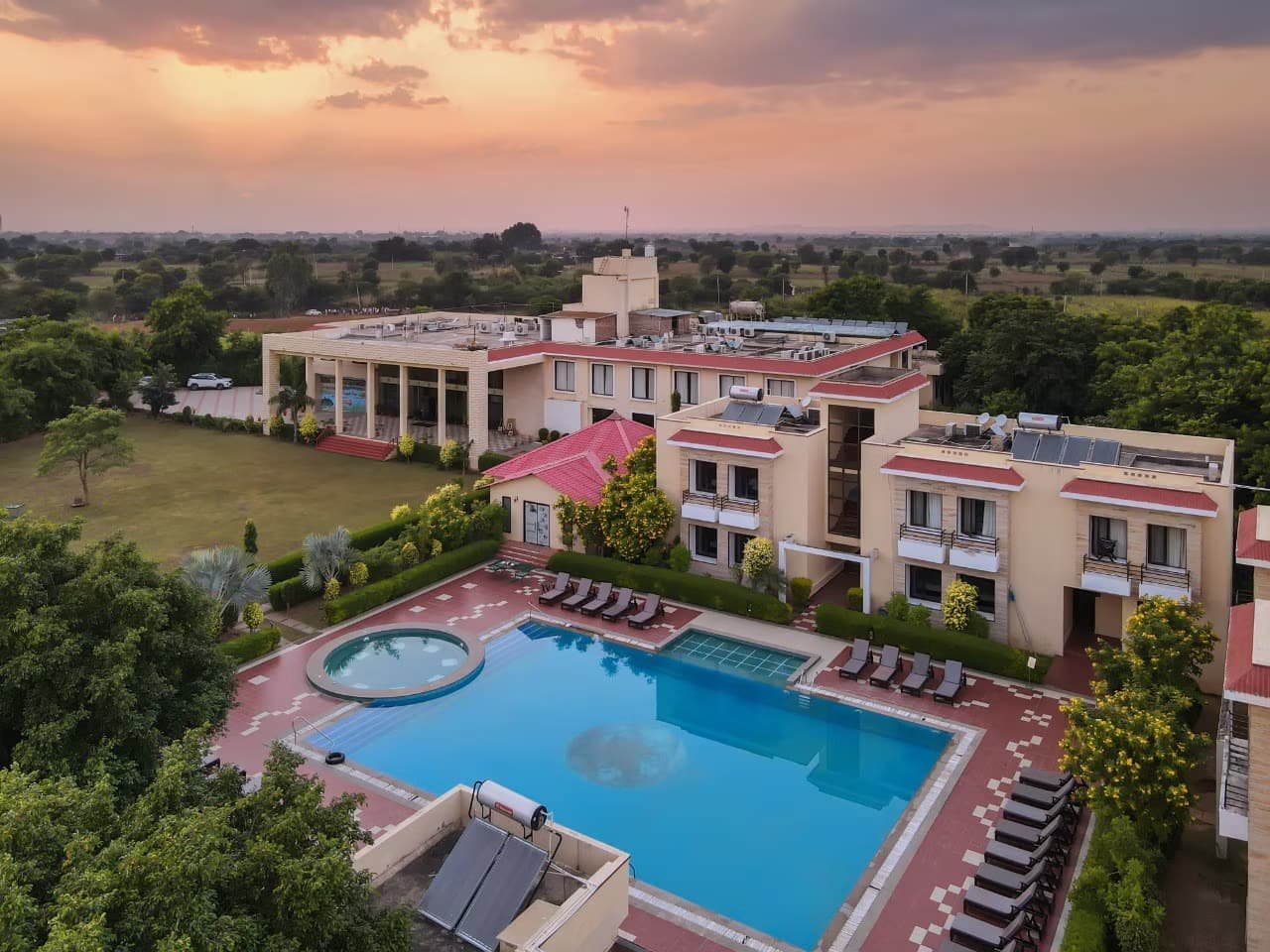 Spree Jungle Vilas Resort, Ranthambore — Ranthambore resort exterior