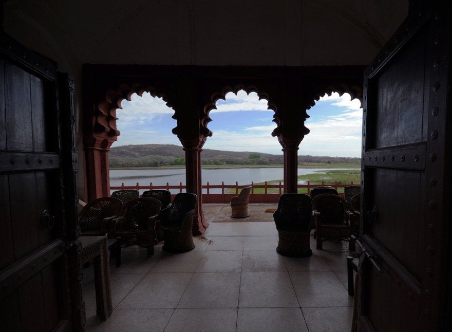 Jogi Mahal beside Padam Talao in Ranthambore National Park